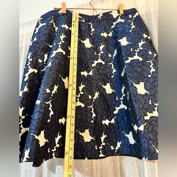 A-Line skirt w/Pockets! - Picture 4 of 4